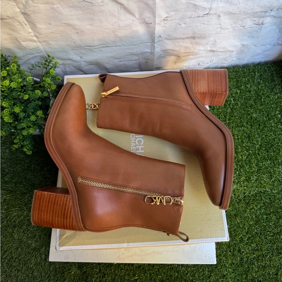 Regan leather boots with MK slider Color: Luggage size 7 Women fall winter boots - Picture 4 of 13